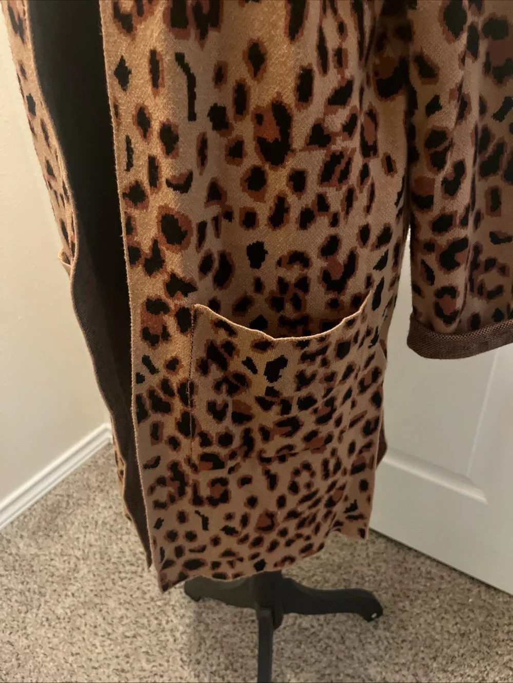 Rachel Zoe Leopard Print Cardigan Soft Size Large Front Pockets - Picture 3 of 11